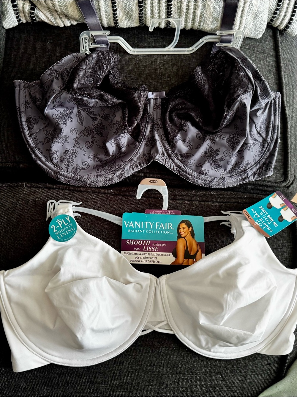 2 New Bras. Vanity Fair White Bra and a Wonder-bra Blue/Gray Lace Bra.